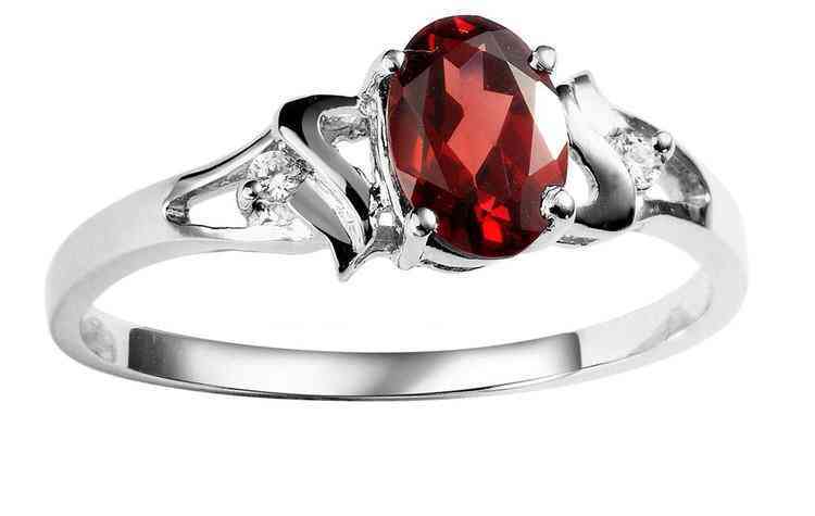 紫水晶认主人的表现(紫水晶什么人不能戴)