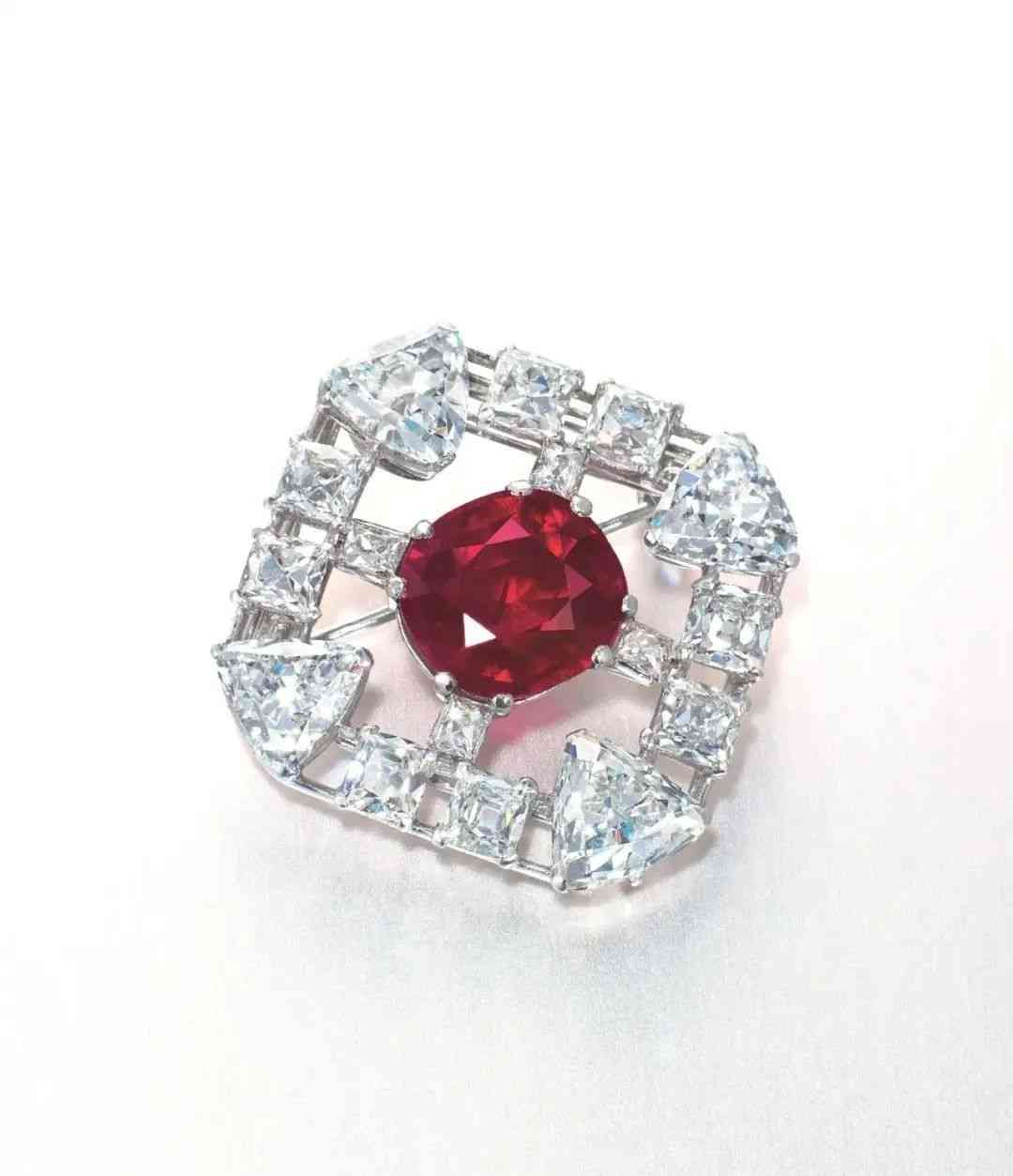 一克拉蓝宝石大概多少钱(一克拉蓝宝石大概多少钱啊)