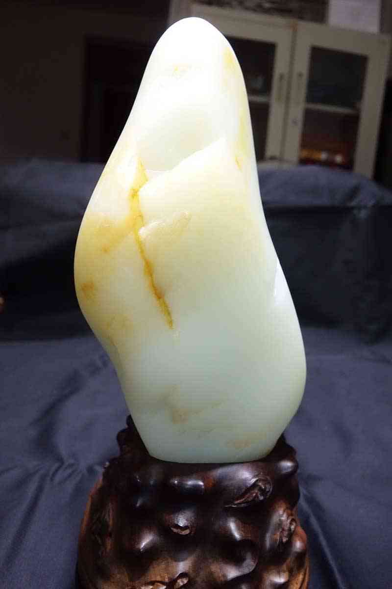 和田玉籽料价格多少一克(和田玉籽料与山料的几大区别总结)