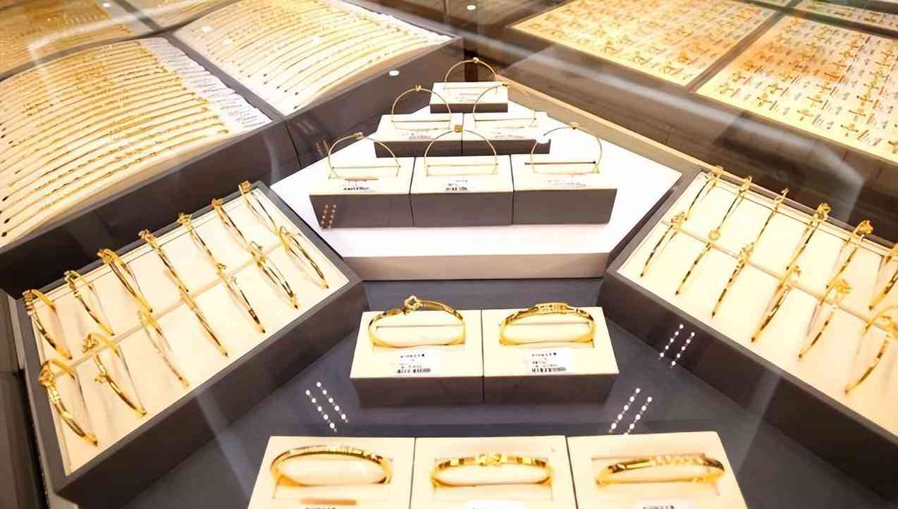 铂金和银哪个对身体好(铂金和银饰哪个对身体好)