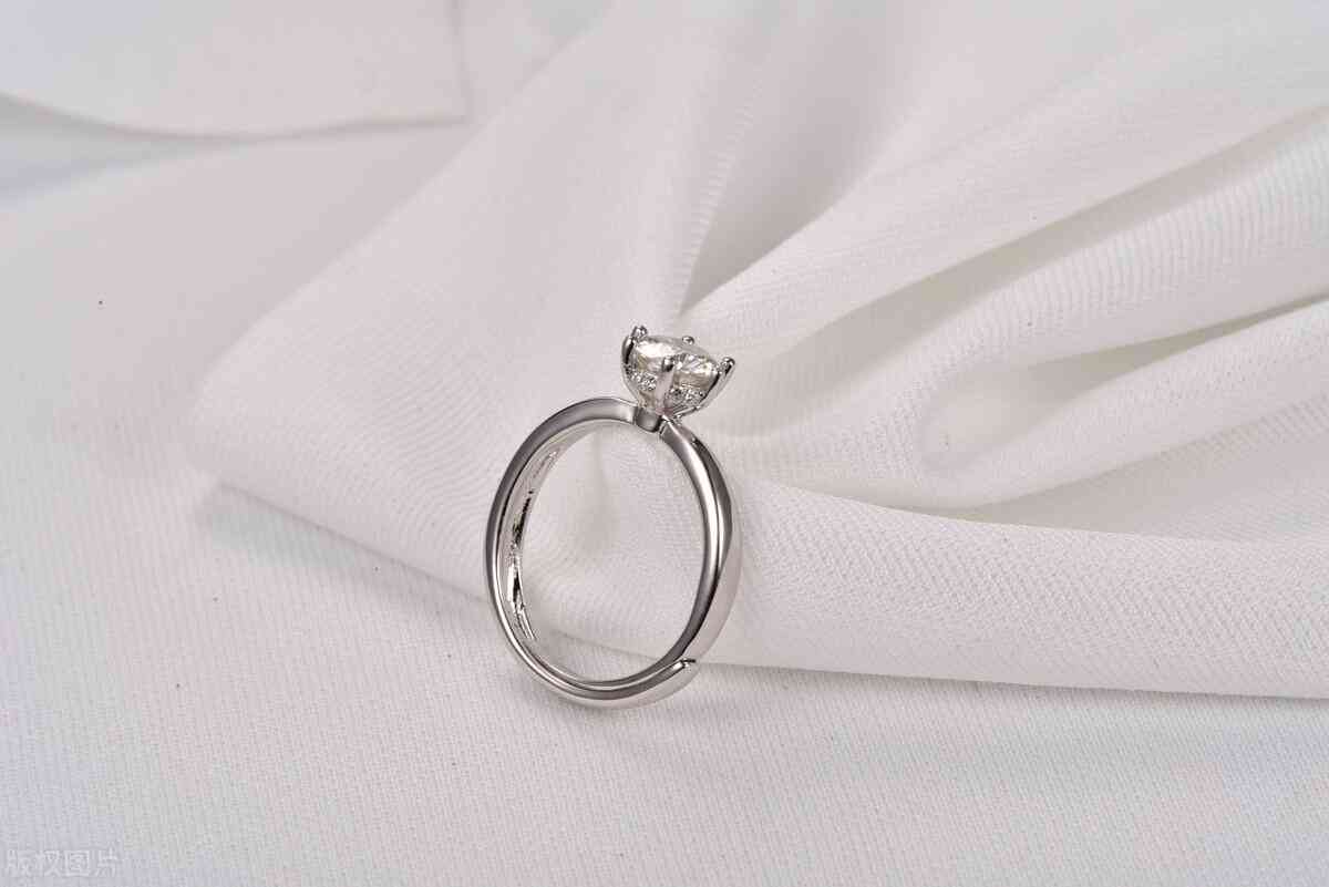 钻戒50分多少钱(克徕帝钻戒50分多少钱)