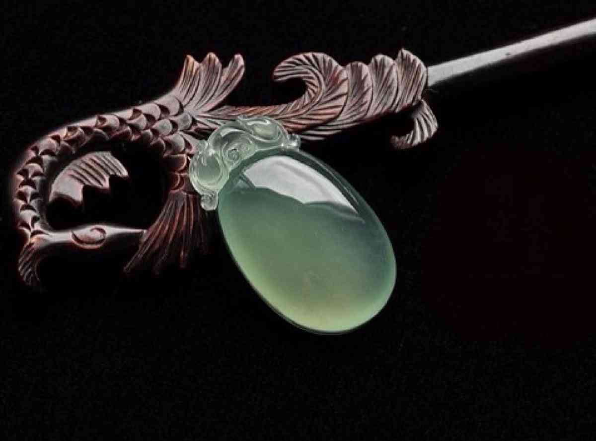 玉镯建议买冰种还是冰糯种(玉镯建议买冰种还是冰糯种的)