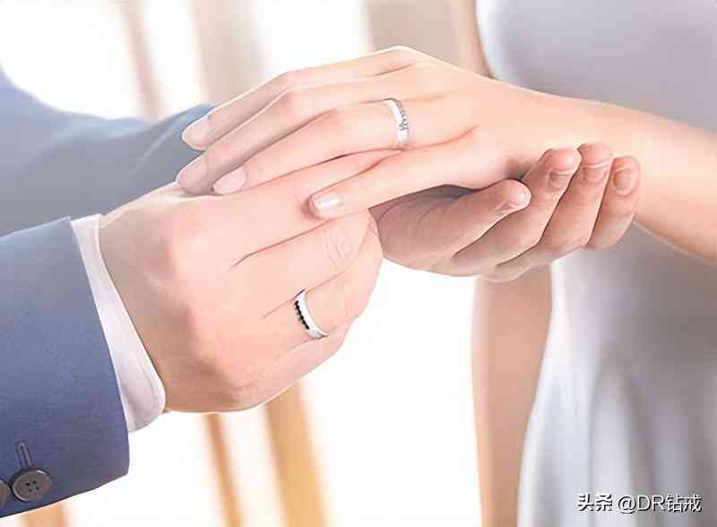 左手中指戴戒指什么意思男生(左手中指戴戒指什么意思男生图片)