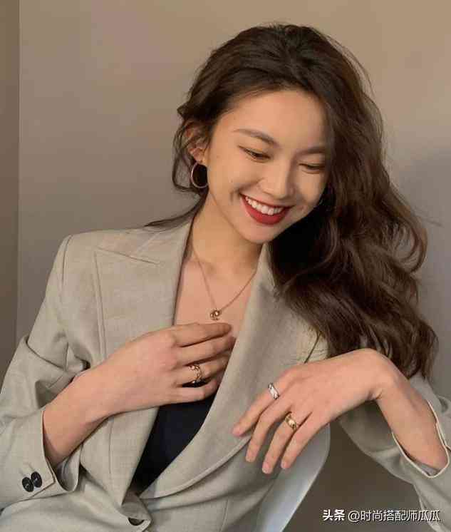 女人戴戒指有什么讲究(女人戴戒指有什么讲究在哪个手指头上)