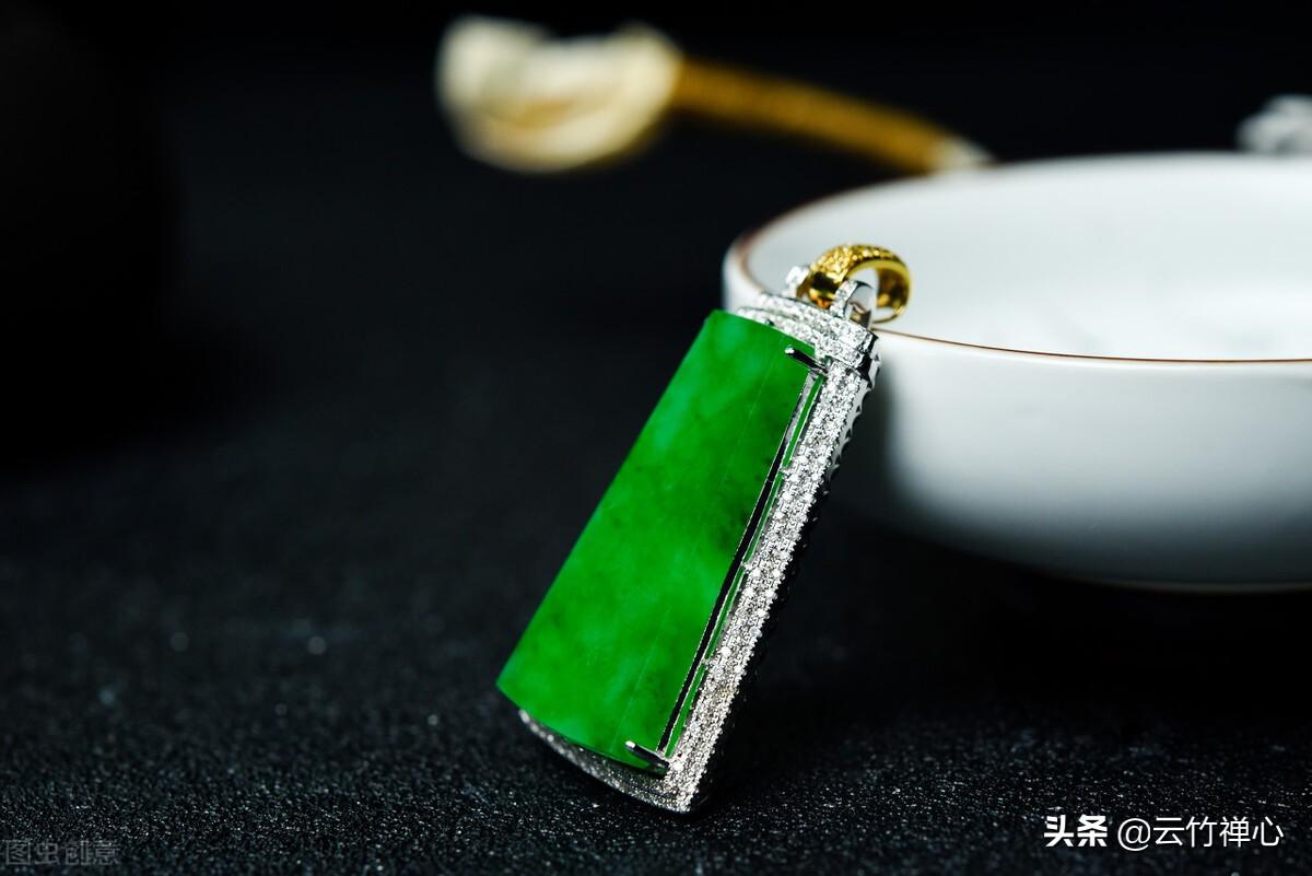 翡翠手镯a货是什么意思(翡翠玉手镯a货和a是什么意思呀)