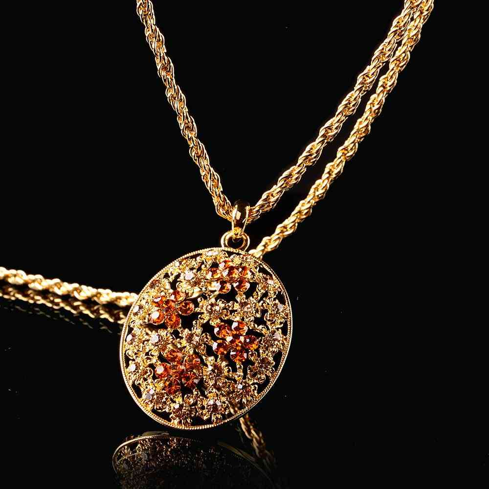 适合二十多岁女生的项链品牌(适合20岁女生的首饰)