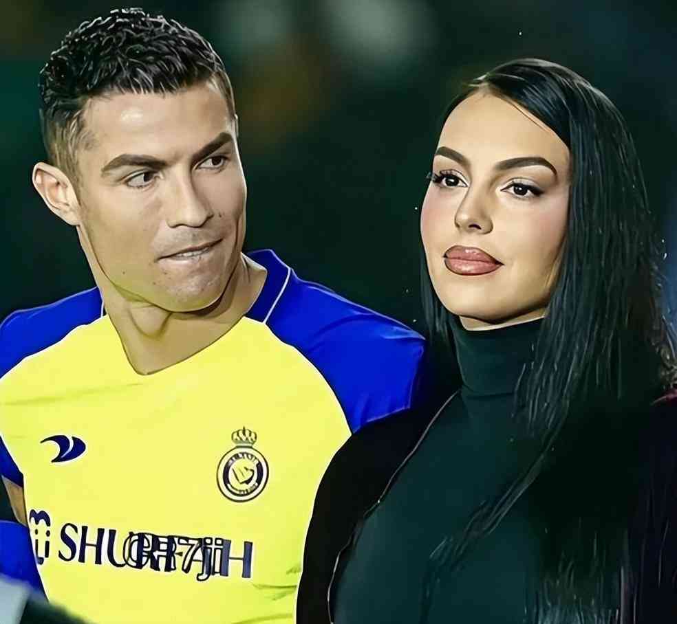 钻石耳钉款式(钻石耳钉款式图片大全)