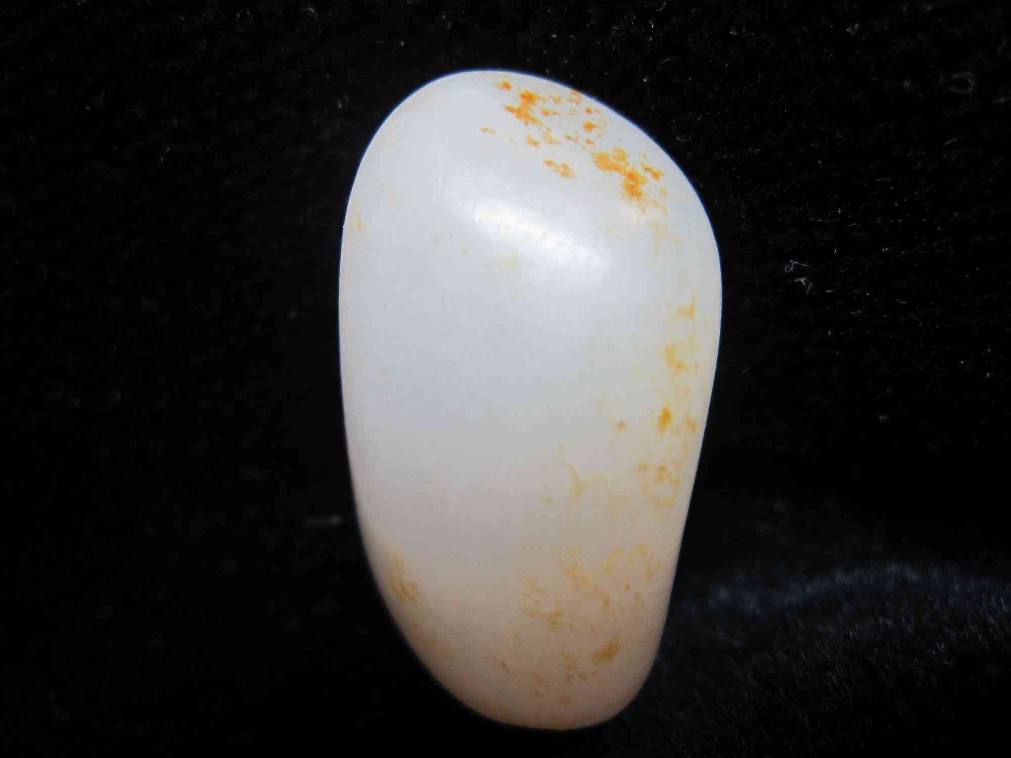 羊脂玉和翡翠的区别(羊脂玉和翡翠哪个硬度高)