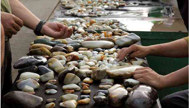 玉手镯市场价格(玉手镯的价格一般是多少)