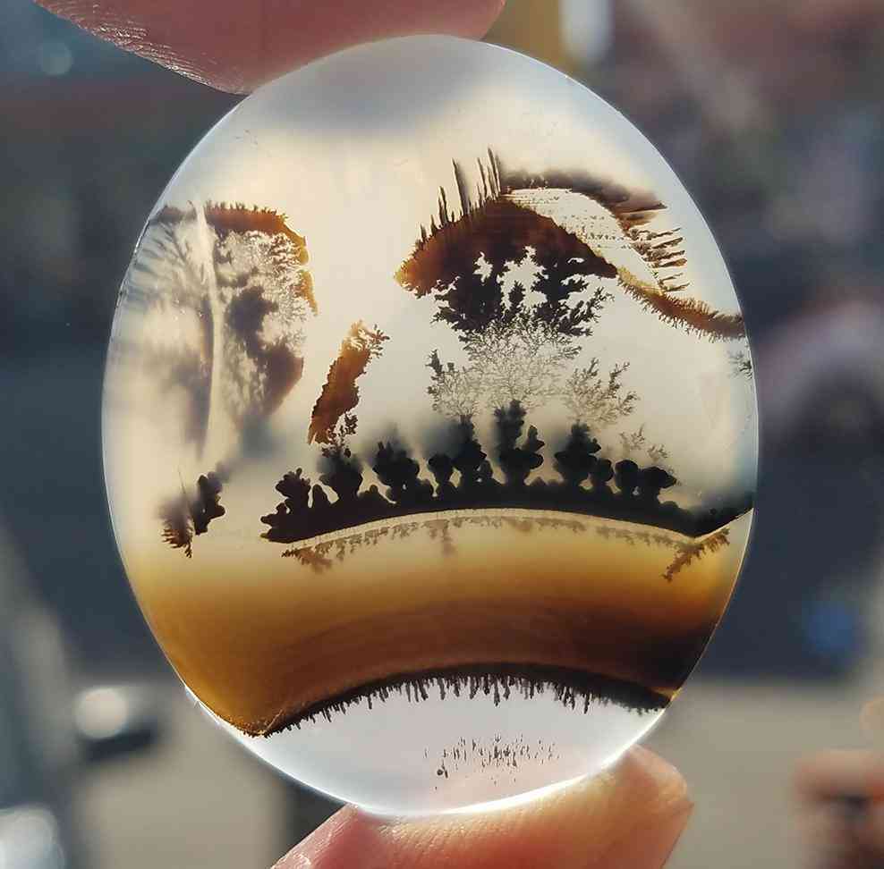 玛瑙玉髓和玛瑙的区别(玛瑙玉髓和玛瑙哪个好)