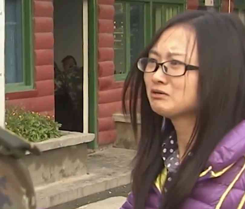 男人戴戒指戴哪个手(男人戴戒指戴哪个手指合适)