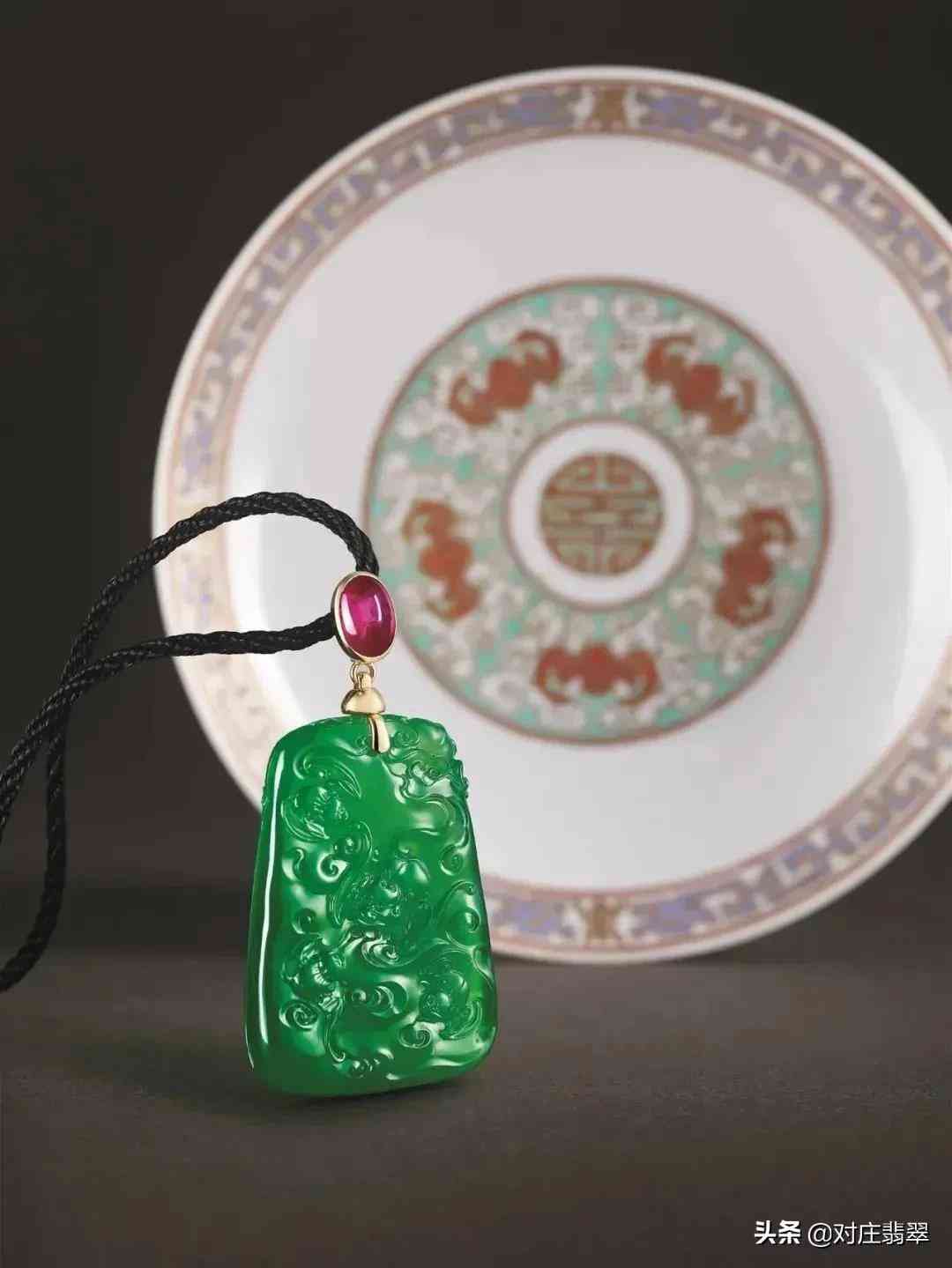 卡地亚leve戒指(卡地亚leve戒指750价格白色)