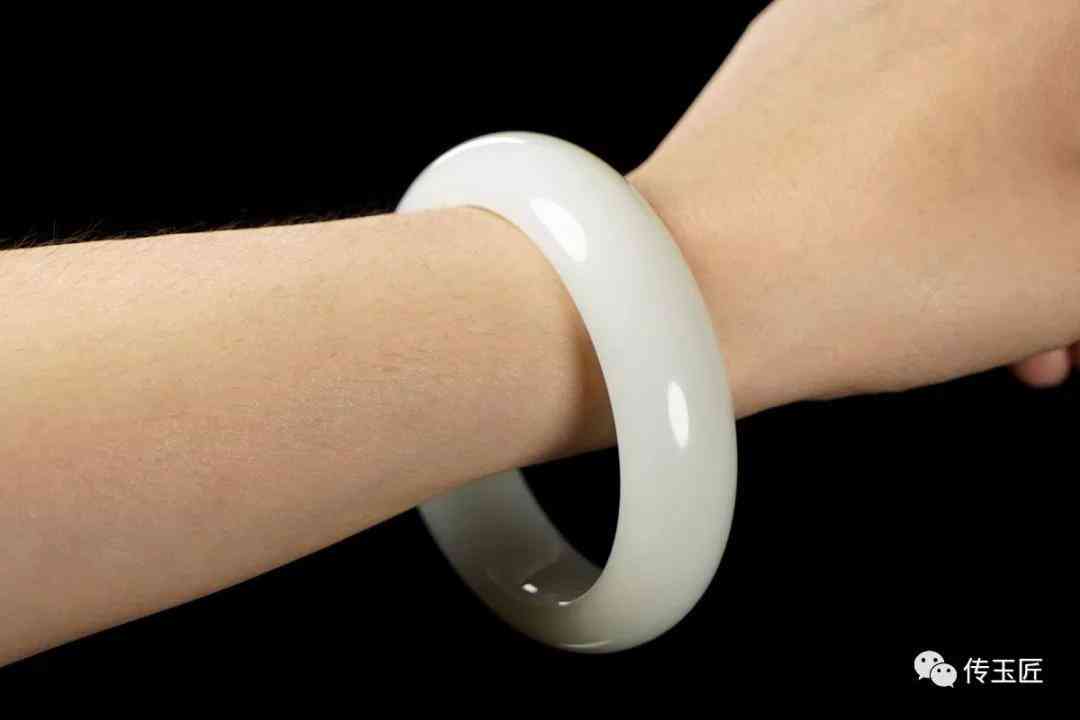 新疆和田玉的功效与作用(新疆和田玉百度百科)