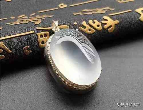 怎样鉴别翡翠手镯(怎么鉴别翡翠手镯真假)