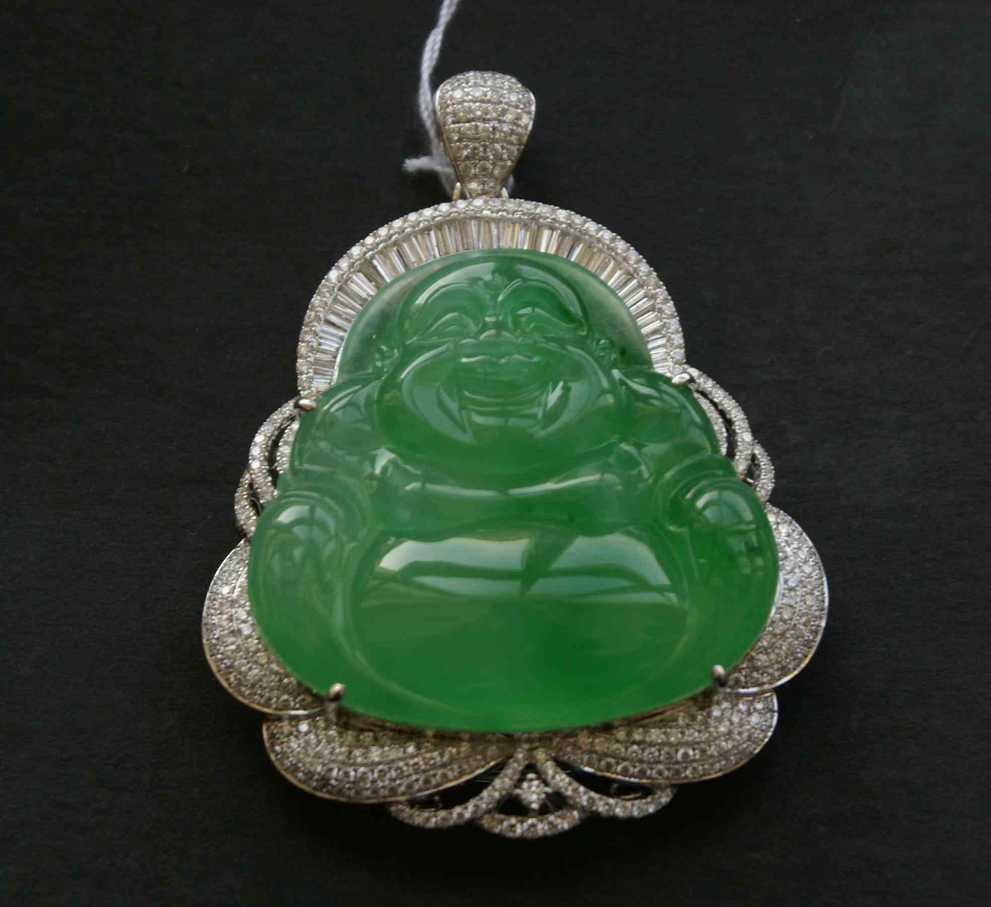 鉴别翡翠的真假小窍门(怎样鉴别翡翠的真假和好坏)