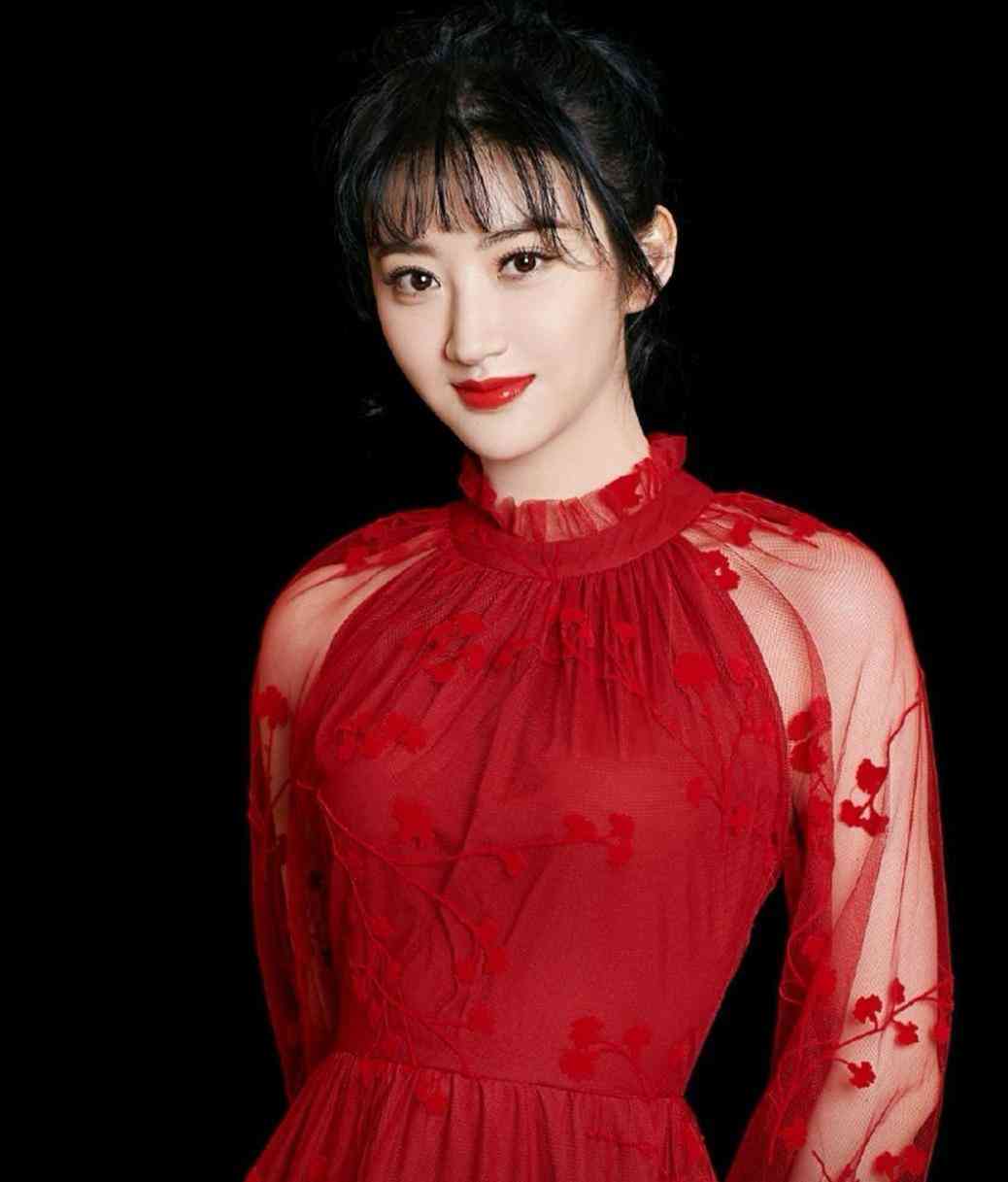 手镯千万别戴在左手上(手镯可以戴左手上吗)