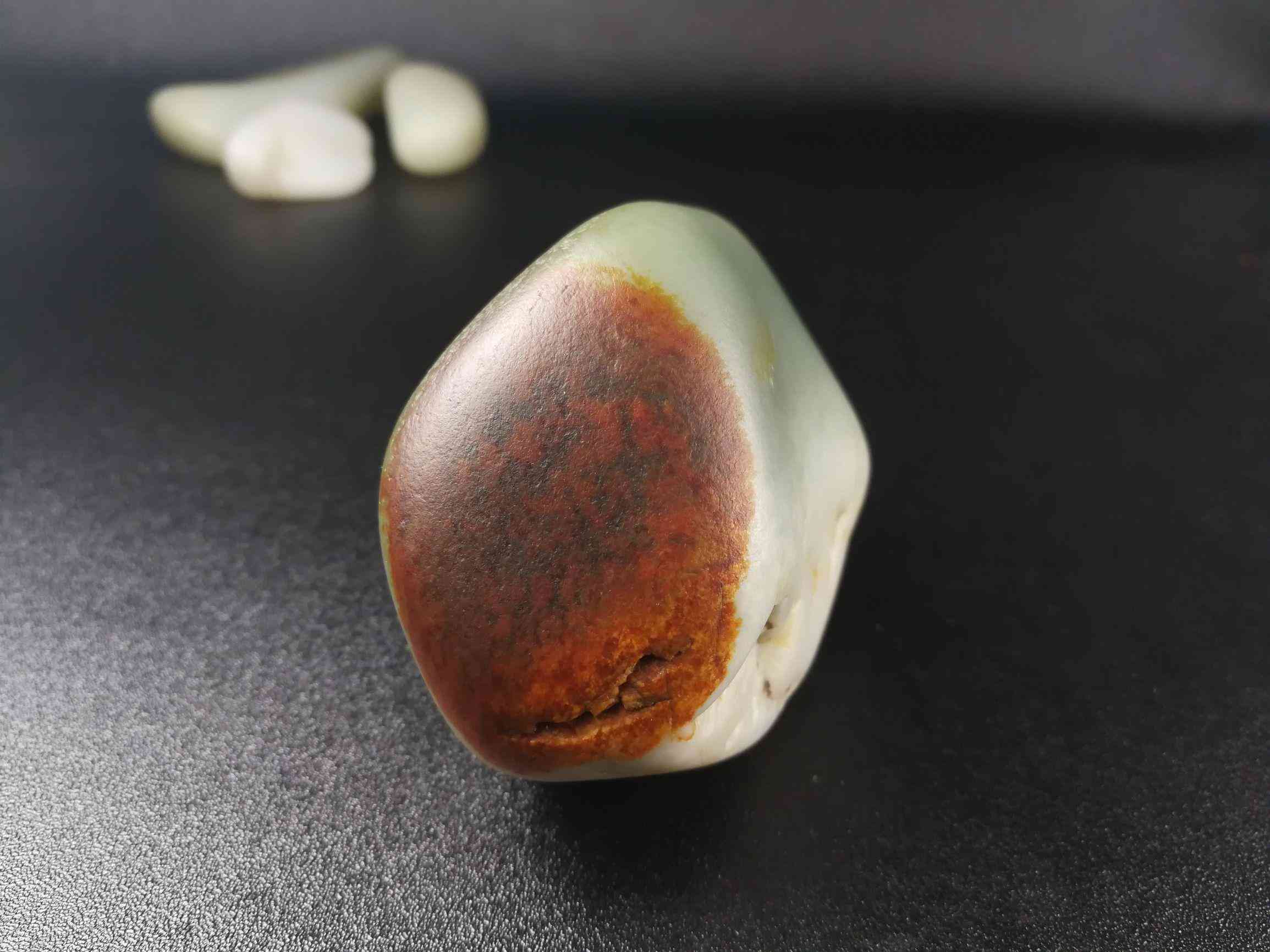 和田玉籽料介绍(和田玉籽料的价值和特点)