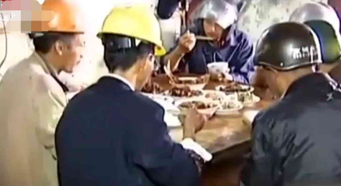 价值过亿的极品鸡血石(极品鸡血石多少钱一克)