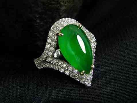 男生订婚戒指戴哪个手指(男生的订婚戒指戴哪只手)