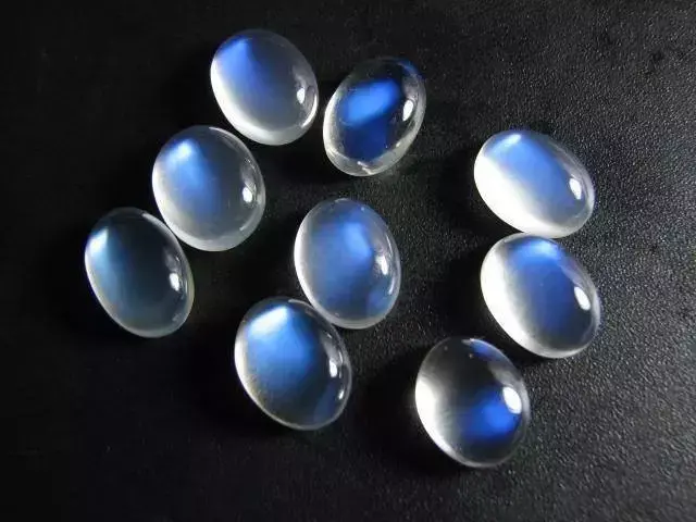 月光石不能乱戴(月光石不能乱戴不然要倒霉)