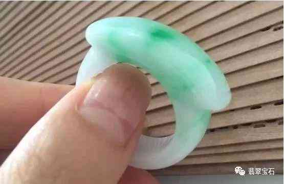 男士左手五指戴戒指的含义(男士左手戴戒指五个手指的含义左右手)