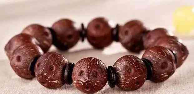 女人不能戴的五种手串(女人适合戴手串吗)