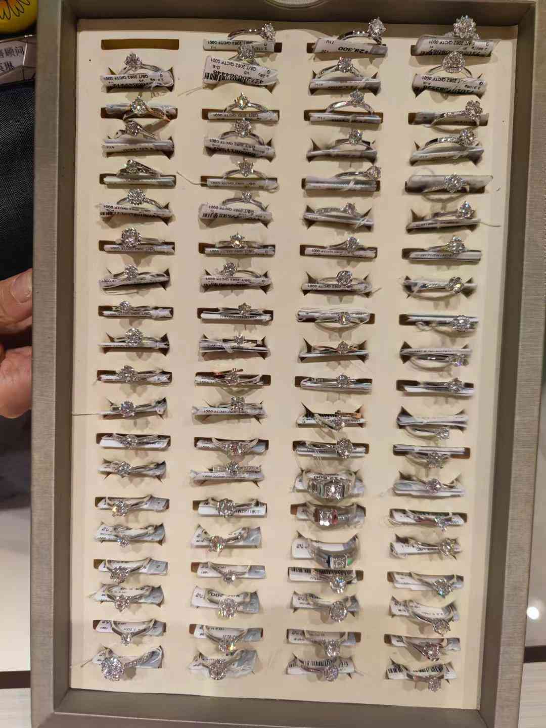 戴比尔斯培育钻石(戴比尔斯培育钻石品牌)