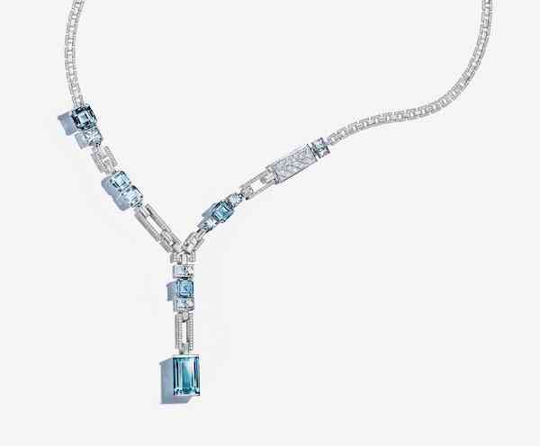 蓝色托帕石是天然宝石吗(蓝色托帕石怎么鉴定天然和处理过的?)