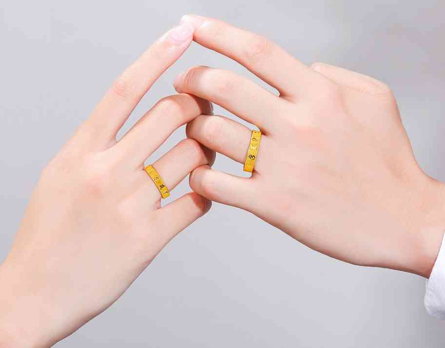 品牌情侣对戒1000左右(情侣对戒便宜品牌推荐)