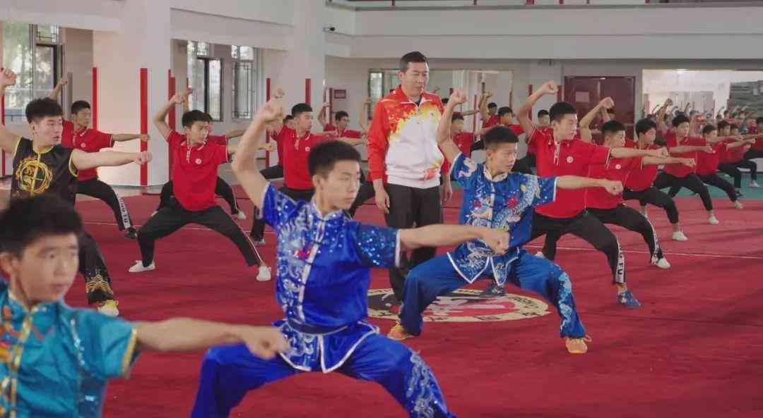 手镯圆条和正圈哪个好(和田玉手镯圆条和正圈哪个好)