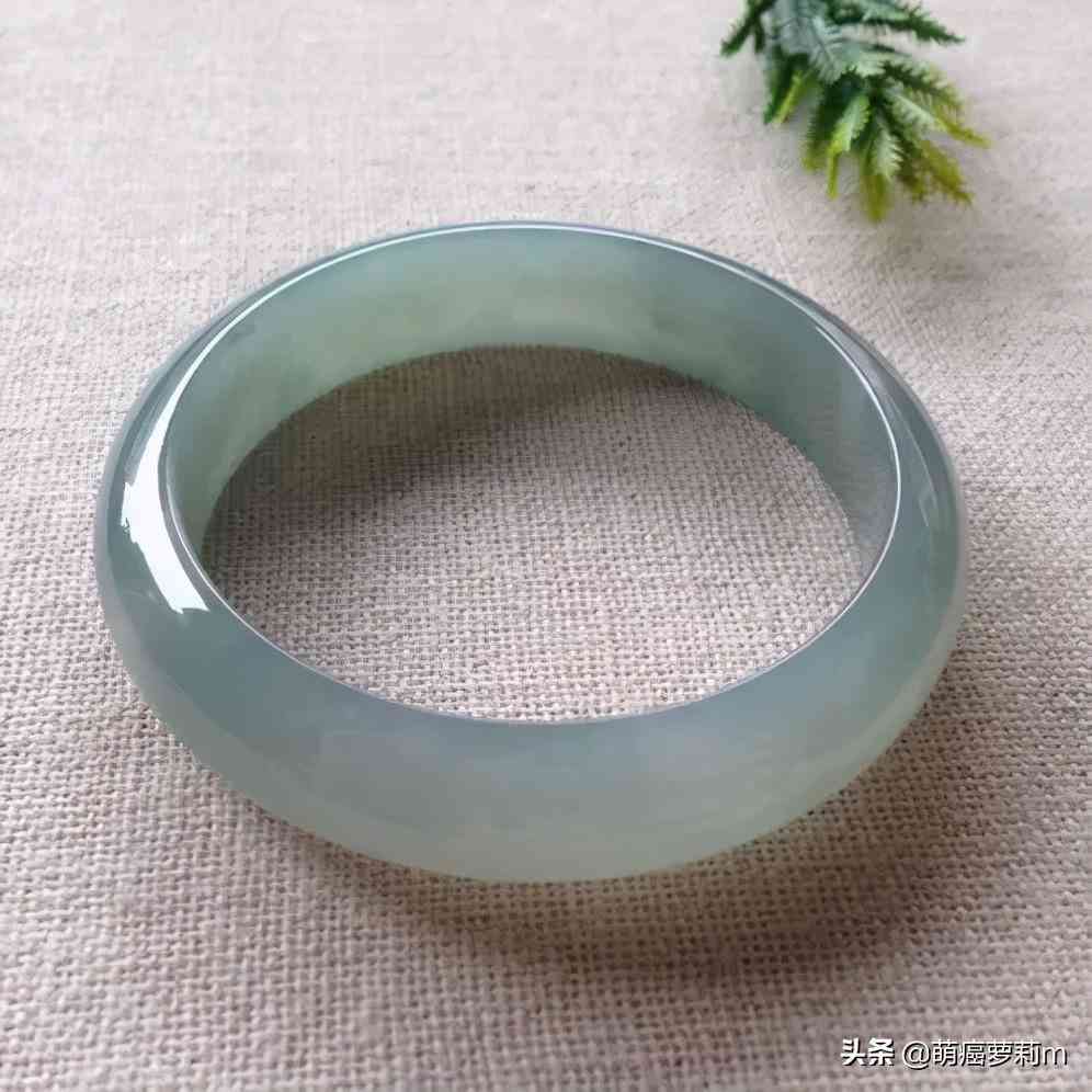 假翡翠是什么做的(假翡翠怎么做出来的视频)