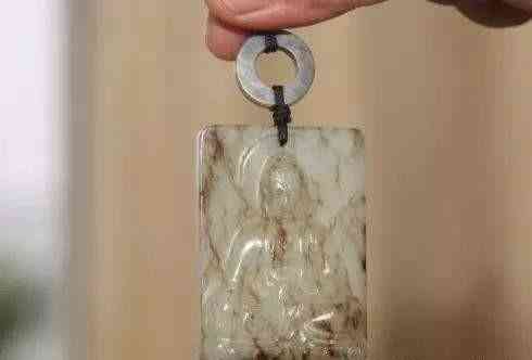 翡翠鉴别真假(翡翠鉴别真假最简单的方法是什么)