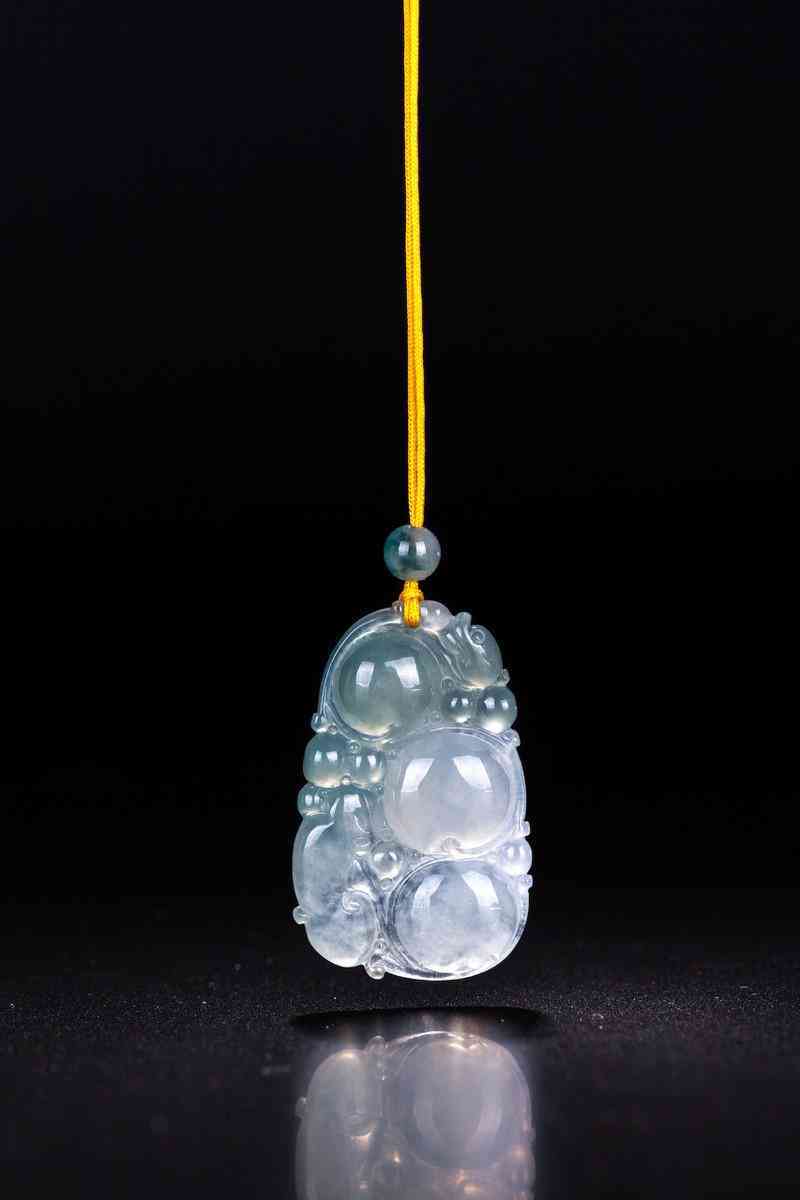 怎么判断玉镯的好坏(怎么判断玉镯的好坏呢)