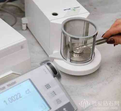 一克拉钻石大概多大(一克拉钻石多大图片)