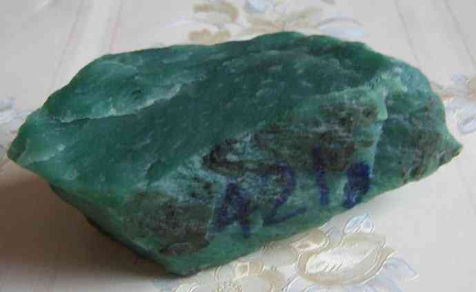 南阳独山玉值钱吗(南阳独山玉什么颜色的最好)