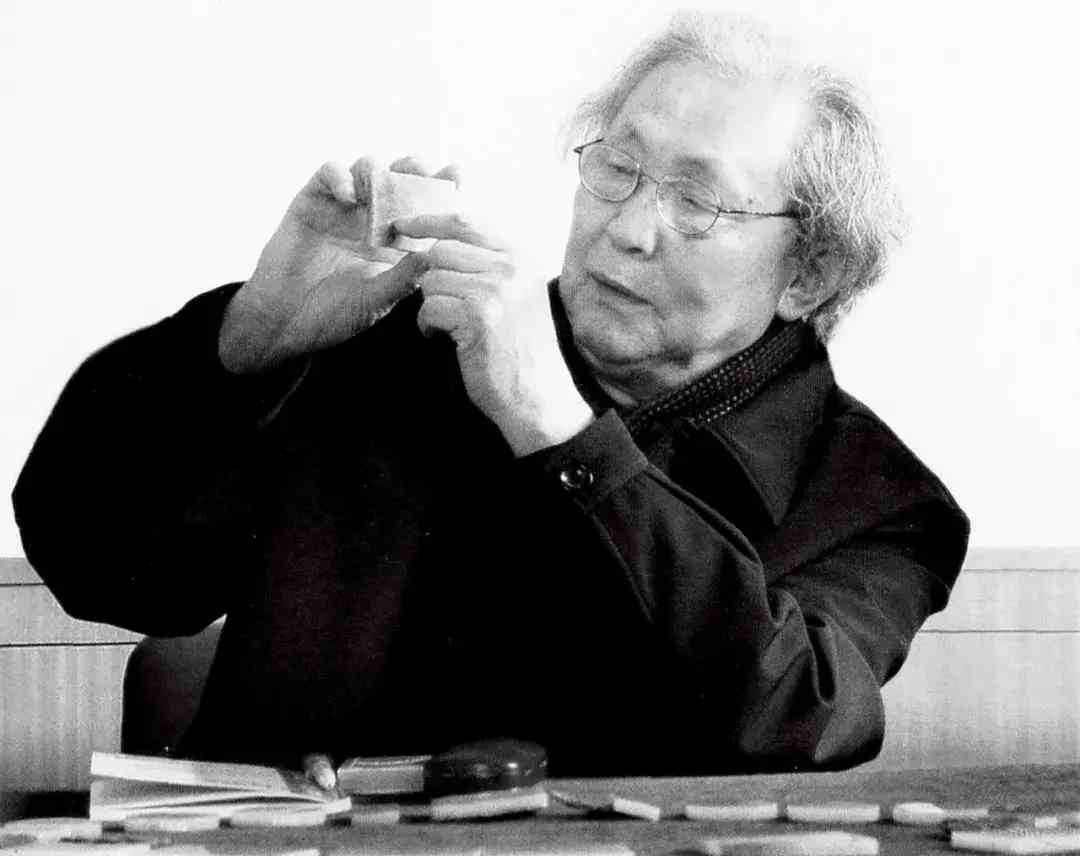 蓝宝石吊坠(蓝宝石吊坠款式图片欣赏)