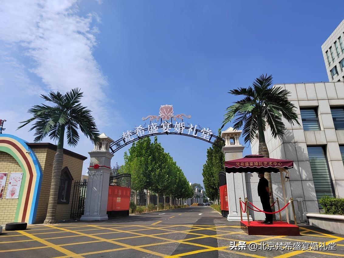 女生的结婚戒指戴哪只手(女生结婚戒指戴哪只手的手指上)