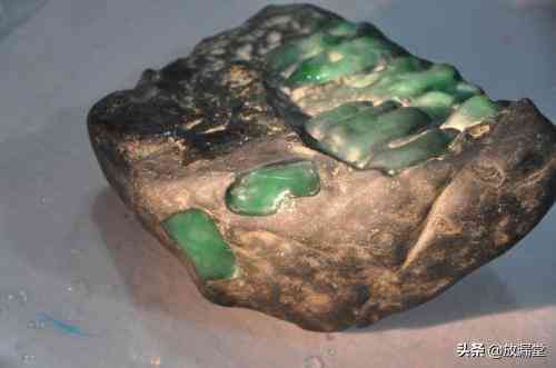 翡翠原石哪种好(中国哪里可以捡到翡翠原石)