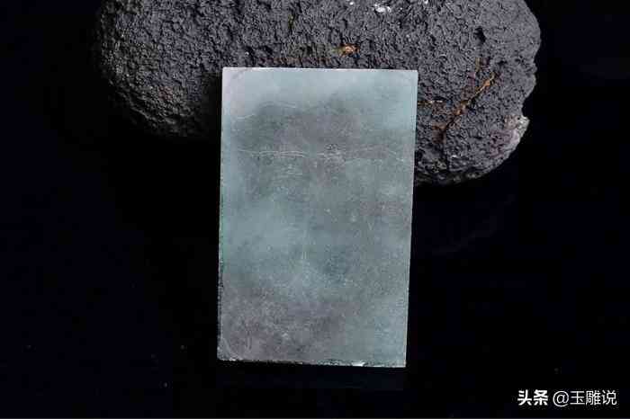 鉴别翡翠方法(手电筒翡翠鉴别最直接方法)