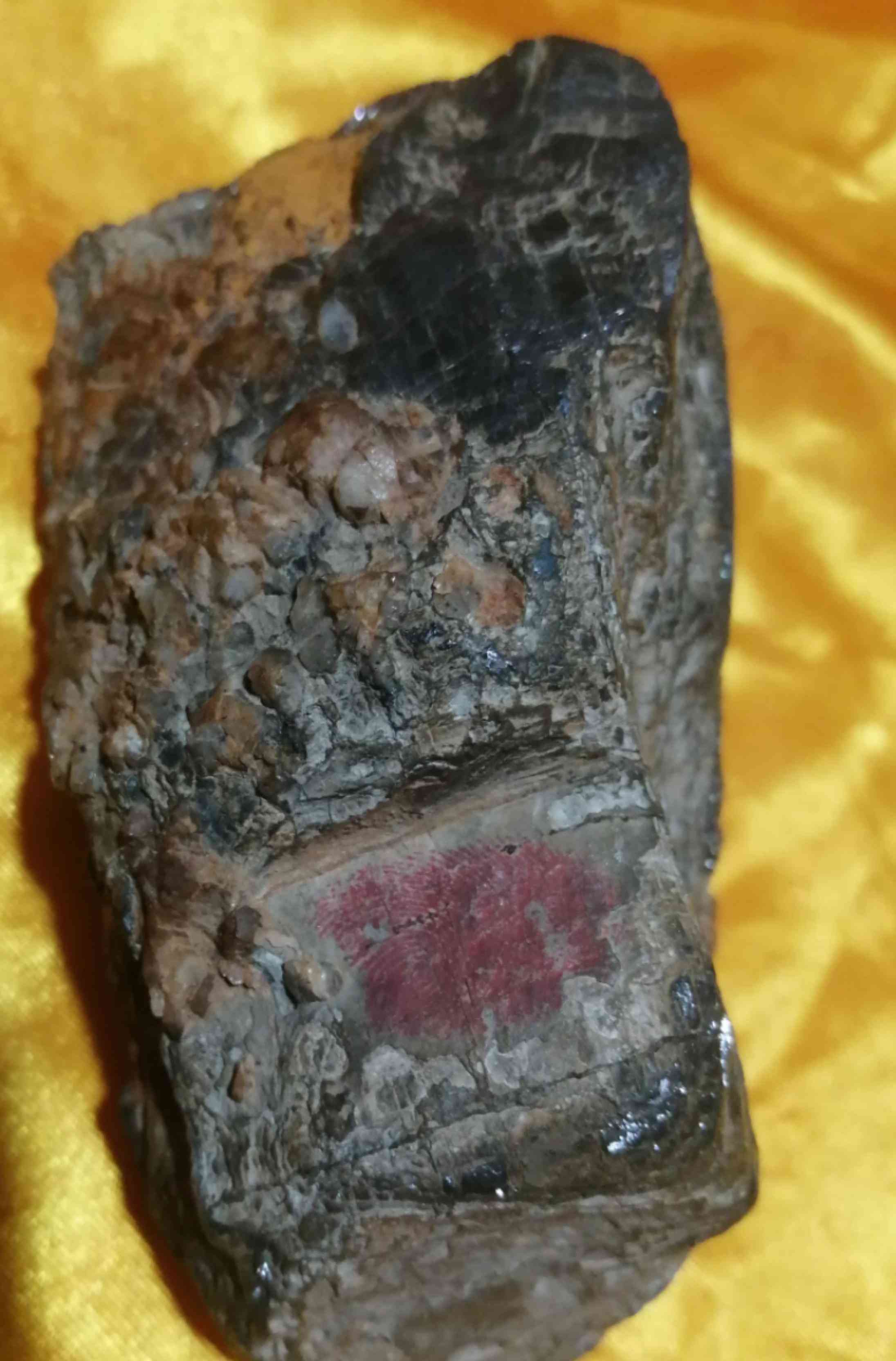 天然水晶石价格多少钱(水晶原石多少钱一克)