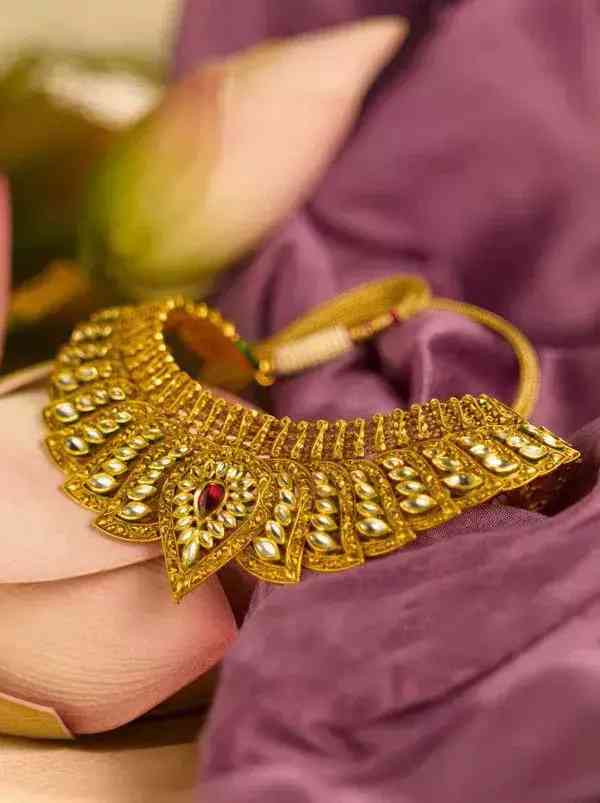 戴戒指的寓意(左手指戴戒指的寓意)