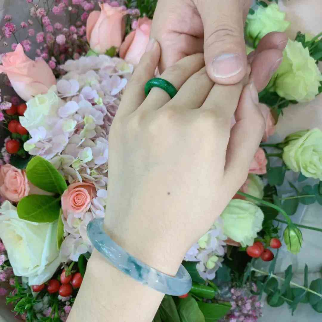 普通人怎么鉴别翡翠真假(用手机灯光鉴别翡翠)