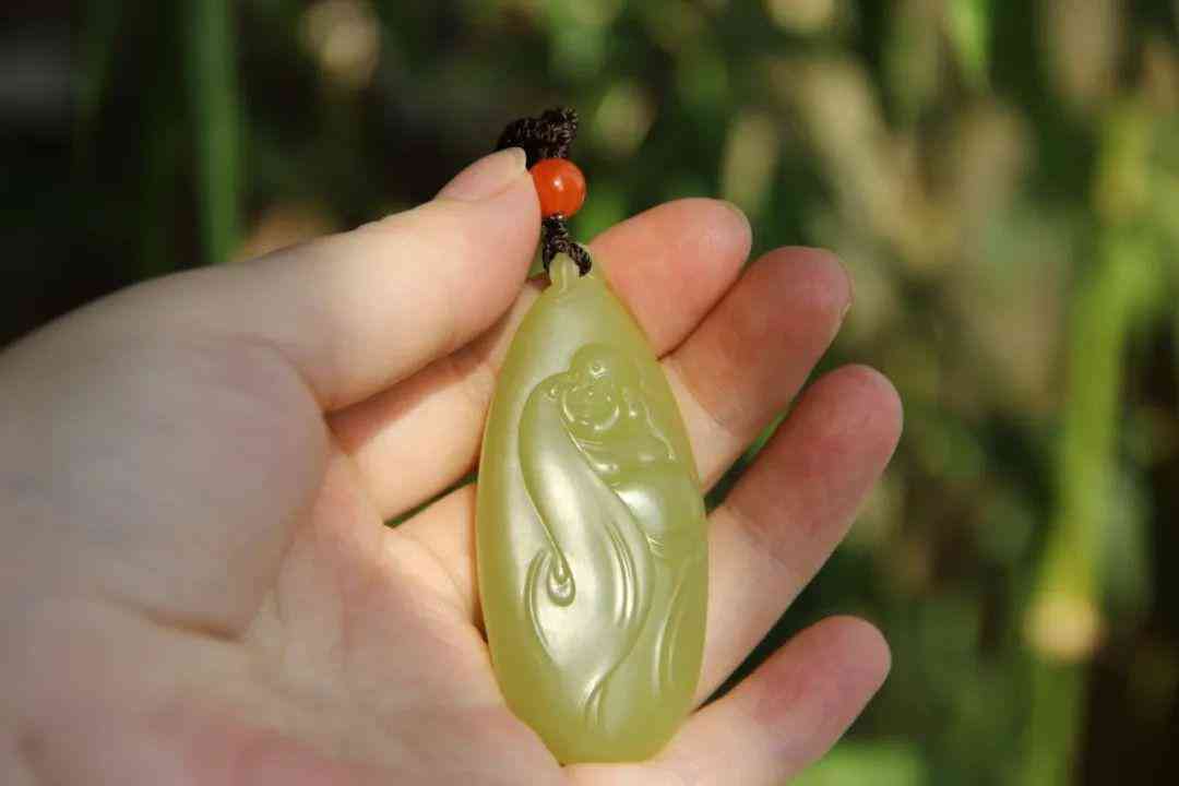 一般和田玉山料多少钱(正宗和田玉山料价钱)