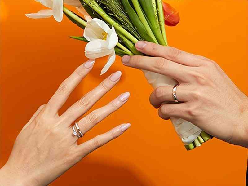 结婚钻戒对戒都要买吗(结婚钻戒有必要买吗)