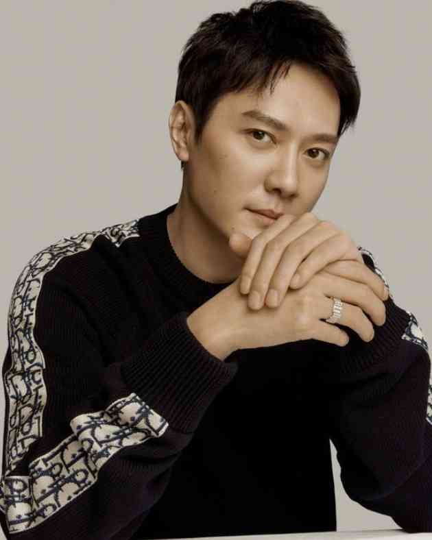 情侣戒指带哪个手指头(情侣戒指带哪一个手指)