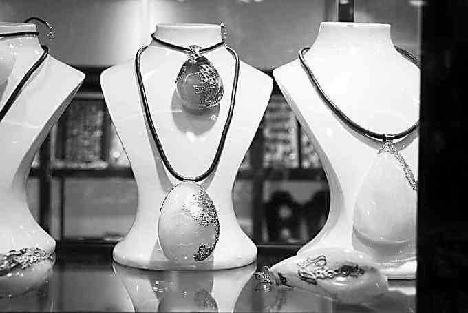 天然琥珀多少钱(天然琥珀多少钱一个)