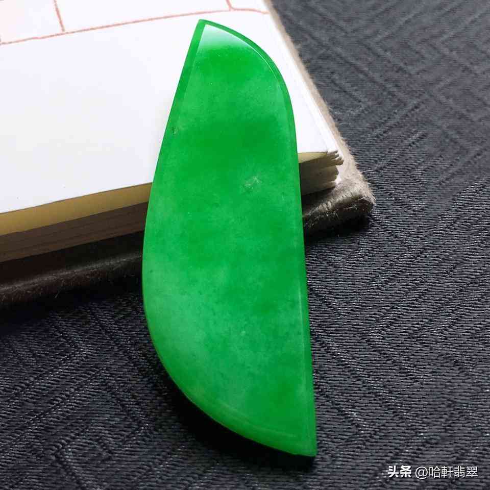 翡翠手镯多少钱(翡翠手镯多少钱合适)