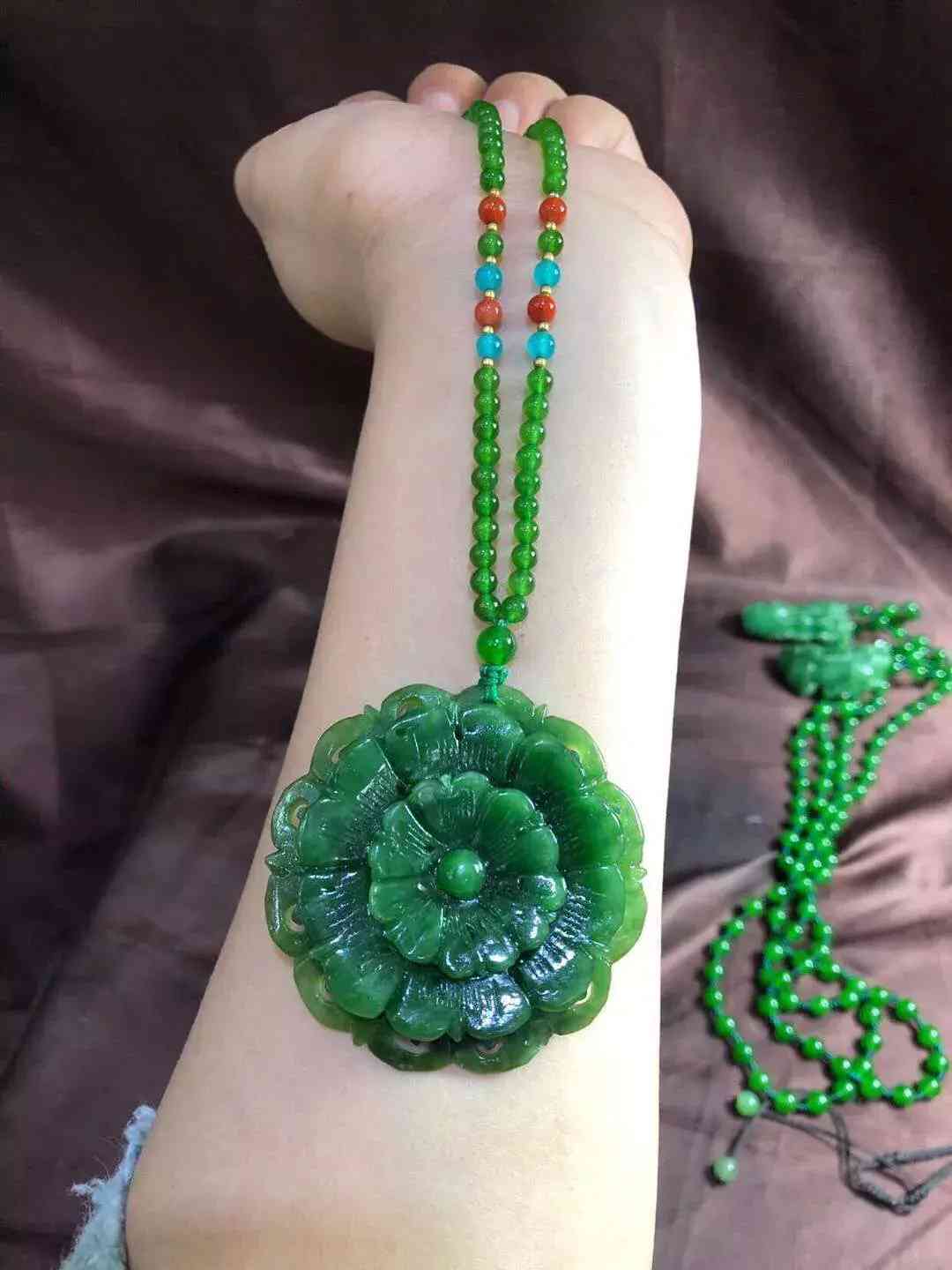 和田玉碧玉值钱吗(和田玉碧玉值钱吗1.65克)