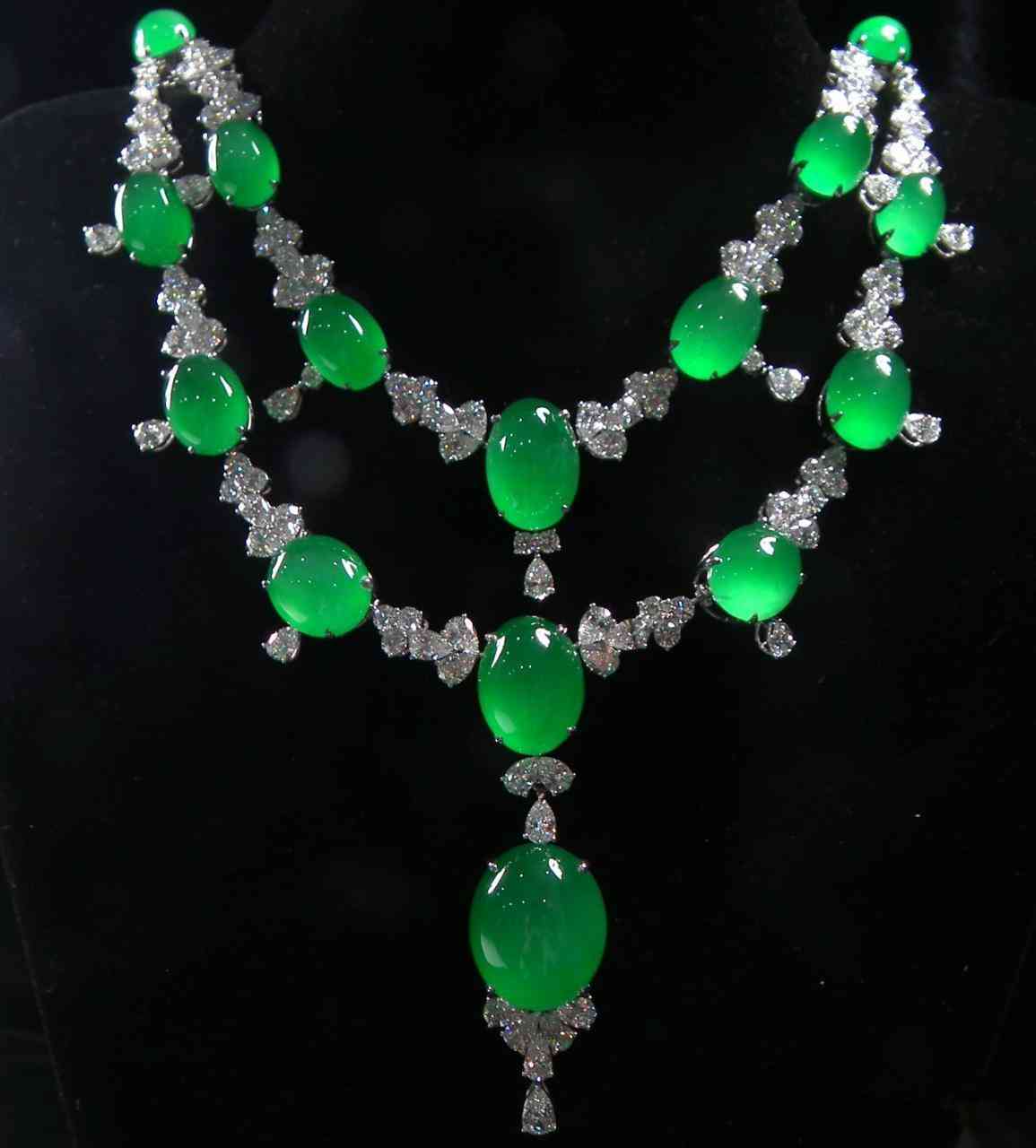 真正的三色翡翠(真正的三色翡翠吊坠图)