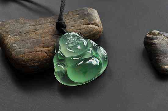 玉观音吊坠佩戴禁忌(男士戴观音吊坠的禁忌)